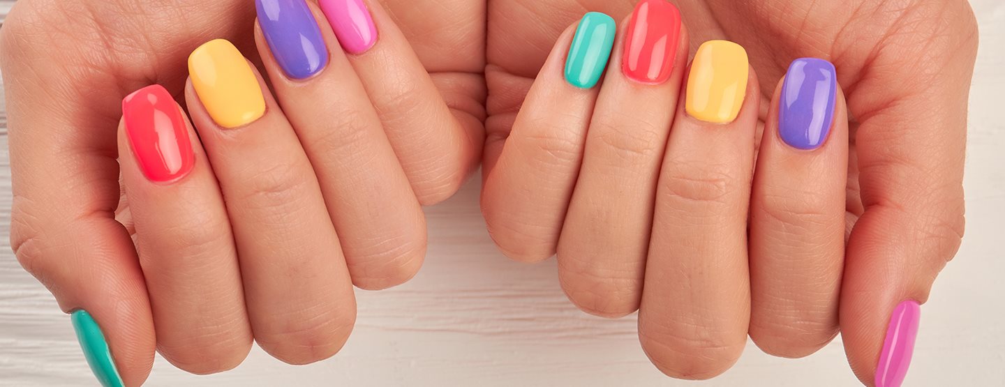 Indie nails: Barvy a kreativita na prvním místě